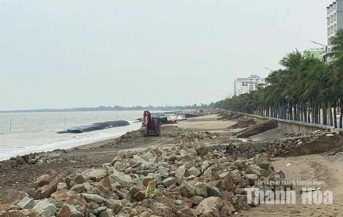 Các nhà thầu tranh thủ thi công khi thời tiết thuận lợi.