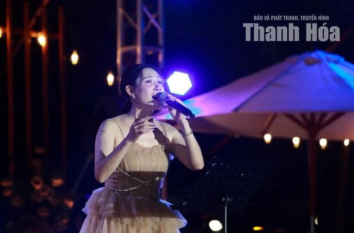 Chương trình được xây dựng như một hành trình cảm xúc của tình yêu, trong đó các tiết mục không đứng riêng lẻ mà được kết nối thành một mạch chuyện. Từ rung động ban đầu, tình yêu nảy nở, những tháng ngày gắn bó đến những phút giây day dứt, chia xa rồi cuối cùng là mong ước tìm về một miền bình yên, tất cả được kể bằng âm nhạc.