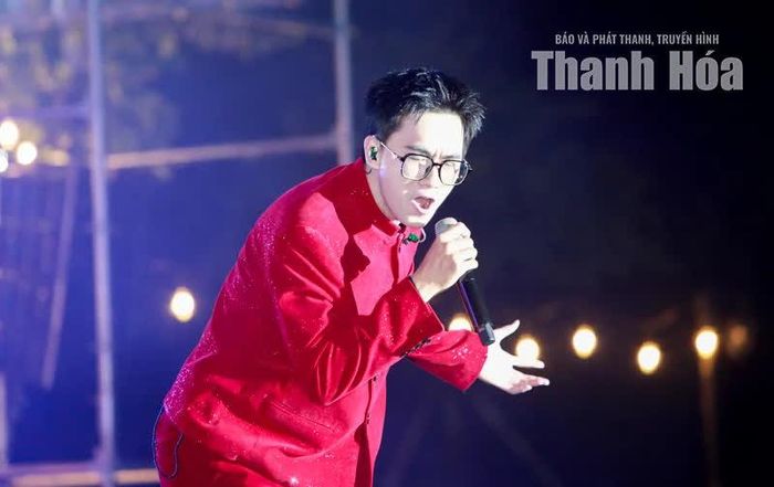Ca sĩ Đoàn Ngọc Linh mang đến cho khán giả những thanh âm đầy cảm xúc trong Trạm âm nhạc số 2 - “Cả một trời thương nhớ”.