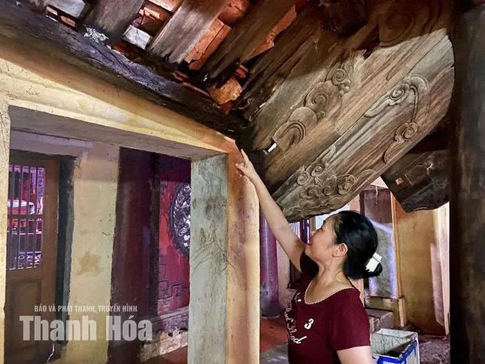 Kết cấu gỗ tại di tích đền Cả Đế Thích hư hỏng.