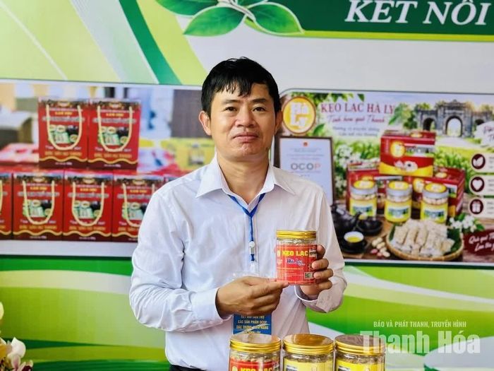 Ông Trần Thanh Bình, Phó Chủ tịch UBND xã Vĩnh Lộc tại phiên livestream.