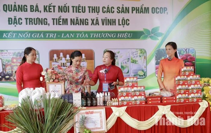 Phiên livestream có sự tham gia của các chủ cơ sở sản xuất chia sẻ câu chuyện hình thành và quá trình xây dựng thương hiệu.