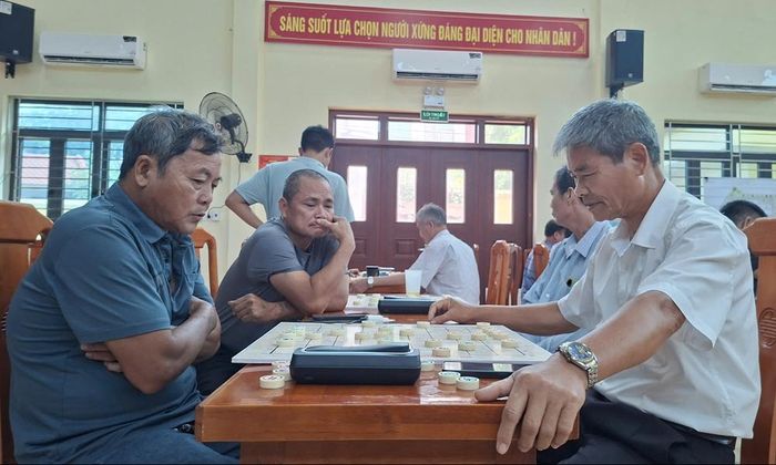  Các kỳ thủ bước vào tranh tài. 