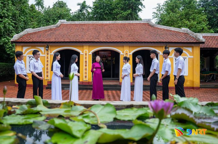 Ngôi nhà chính - nơi gắn liền với thời thơ ấu của cụ Huỳnh - được khoác áo mới, lợp lại mái ngói âm dương.