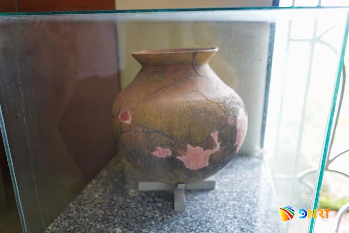 Mộ chum cổ của văn hóa Sa Huỳnh đang được bảo quản, lưu giữ và trưng bày tại Bảo tàng Văn hóa Sa Huỳnh - Chămpa. Ảnh: XUÂN SƠN - XUÂN DŨNG