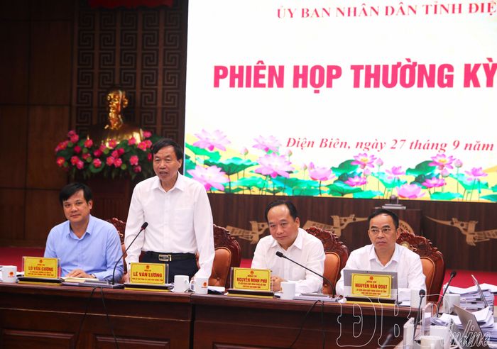 Đồng chí Lê Văn Lương, Phó Bí thư Tỉnh ủy, Chủ tịch UBND tỉnh phát biểu tại phiên họp.