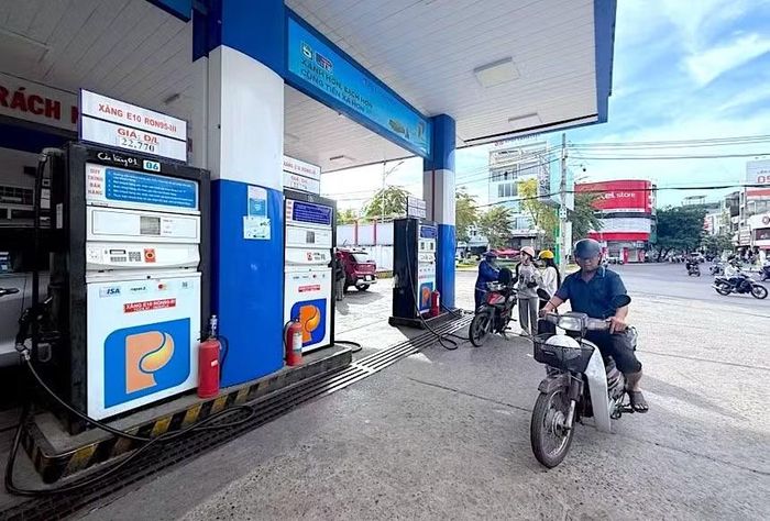 UBND tỉnh Gia Lai yêu cầu các sở, ngành, địa phương và doanh nghiệp kinh doanh xăng dầu triển khai lộ trình sử dụng xăng E10, bảo đảm nguồn cung ổn định. Ảnh: P.V
