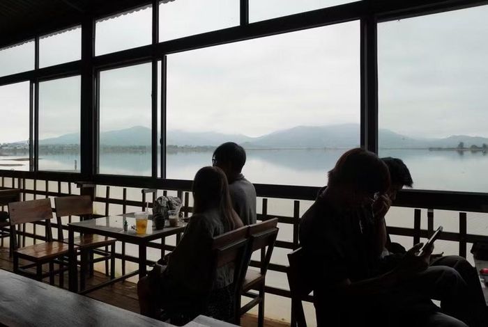 Mùa sương giăng hư ảo bên mặt hồ Tân Sơn (xã Biển Hồ). Ảnh: Sơn Ca