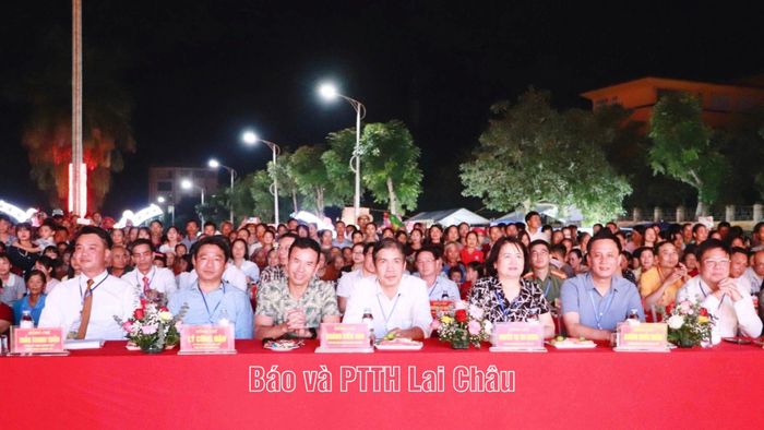 Đại biểu dự ngày hội.