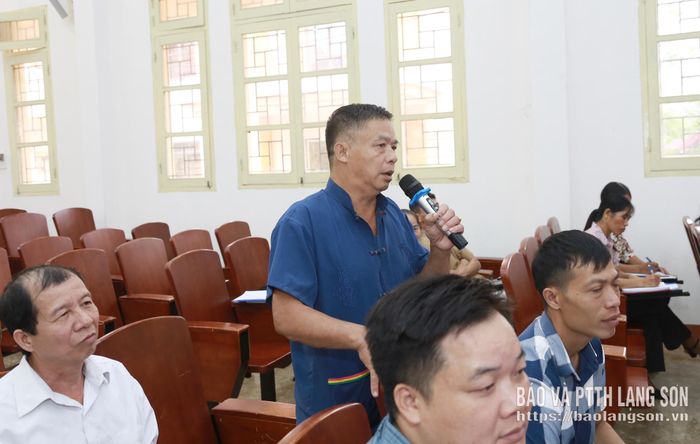 Trưởng Ban Thanh tra nhân dân xã Tri Lễ thảo luận tại hội nghị