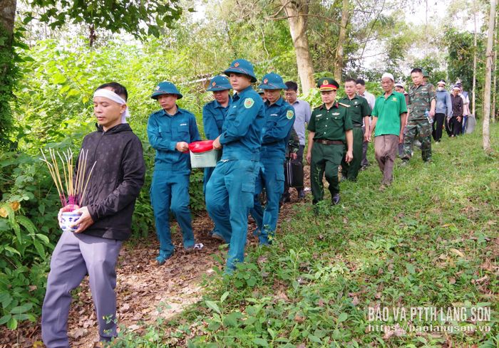 Di chuyển phần hài cốt liệt sĩ Nông Văn Băng về nghĩa trang liệt sĩ