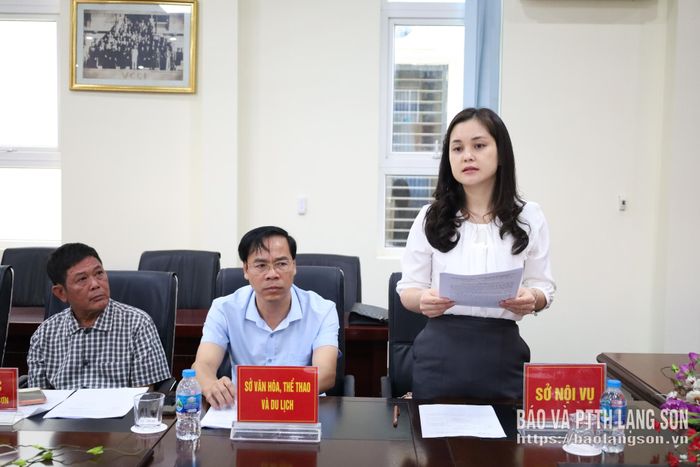 Lãnh đạo Sở Nội vụ phát biểu trong chương trình làm việc