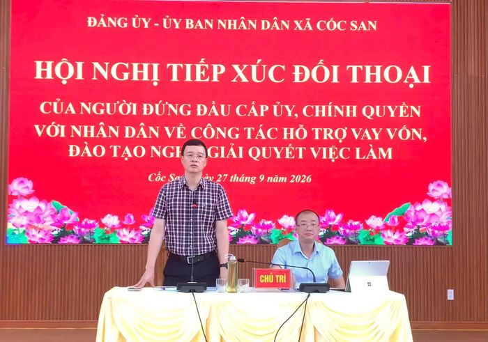 Lãnh đạo xã giải đáp các ý kiến tại hội nghị.