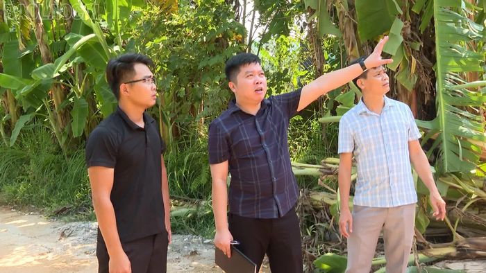 Điều anh Đinh Trọng Hiếu (đứng giữa) cảm nhận rõ nhất không chỉ là khối lượng công việc, mà còn là “sức nặng” khi ở vị trí phải chịu trách nhiệm chính.