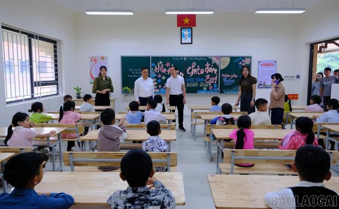 Lớp học mới khang trang tại Trường Phổ thông nội trú Tiểu học và THCS Mường Khương.