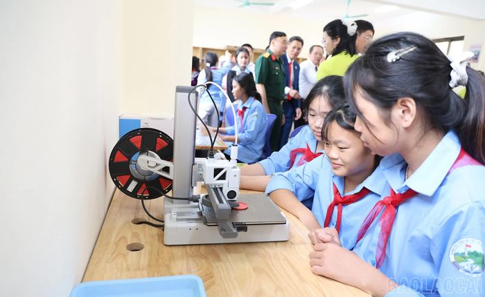 Phòng học STEM tại trường nội trú liên cấp A Mú Sung.