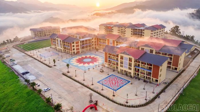 Toàn cảnh Trường Phổ thông nội trú Tiểu học và THCS A Mú Sung.