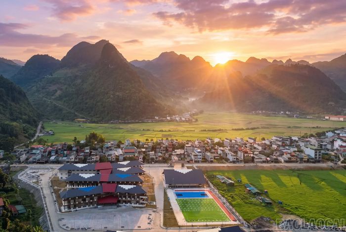 Toàn cảnh Trường Phổ thông nội trú Tiểu học và THCS Mường Khương.