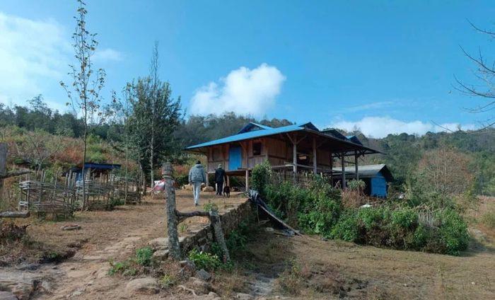 Một hộ dân trong diện giải phóng mặt bằng phục vụ thi công trường nội trú Y Tý.