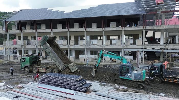 Dáng dấp của các công trình trường học đang dần hiện hữu.
