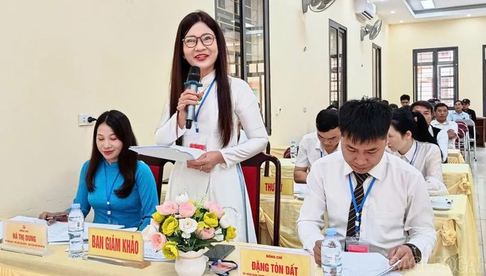 Đại diện ban giám khảo phát biểu.
