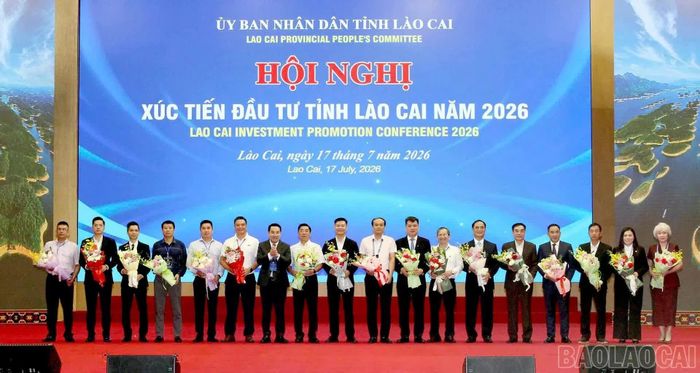 Các doanh nghiệp tham gia tài trợ các công trình, dự án an sinh xã hội; đóng góp vào Quỹ Phát triển giao thông nông thôn và hỗ trợ các hoạt động xúc tiến đầu tư tỉnh Lào Cai năm 2026.