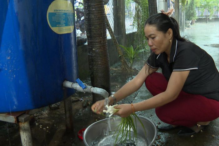 Nguồn nước sạch giúp chị Thông Thị Kim Trâm giảm thời gian gánh nước và có thêm điều kiện chăm lo cho gia đình