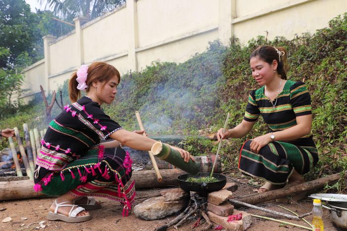 Mỗi món ăn M'nông mang một cách chế biến riêng, tạo nên sự hòa quyện của những vị đắng, cay, ngọt, bùi