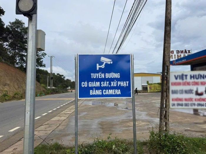 Trước khi vào tuyến đường có máy đo tốc độ, lực lượng Công an đều có biển cảnh báo cho người dân biết