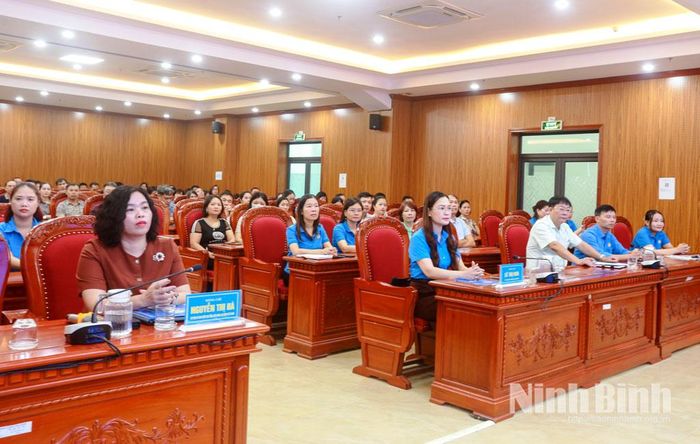 Các đại biểu dự hội nghị.