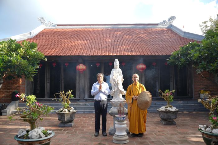 Cư sĩ Phật tử Nguyễn Văn Trường đã có nhiều đóng góp trong công tác trùng tu, tôn tạo nhiều ngôi chùa ở Đặc khu Trường Sa, trong đó có chùa Phan Vinh.