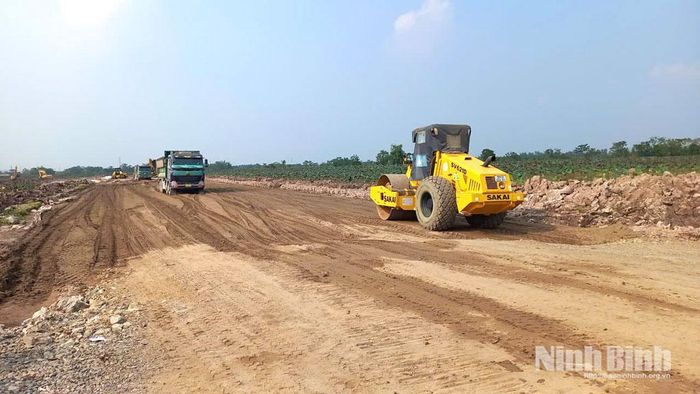Dự án đầu tư xây dựng cầu vượt sông Châu Giang và đường dẫn kết nối thành phố Phủ Lý với thị xã Duy Tiên (cũ), đoạn qua địa bàn phường Tiên Sơn.