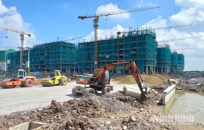 Công trường xây dựng Khu đô thị Sun Urban City Hà Nam, phường Hà Nam.