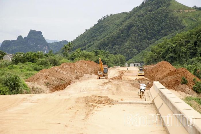 Cơ quan chức năng nhận định nguy cơ phát sinh tham nhũng, lãng phí, tiêu cực vẫn tiềm ẩn trong quản lý, sử dụng nguồn lực đầu tư xây dựng cơ bản.- Đường liên kết vùng tại khu vực Hòa Bình được đầu tư từ nguồn vốn đầu tư công.
