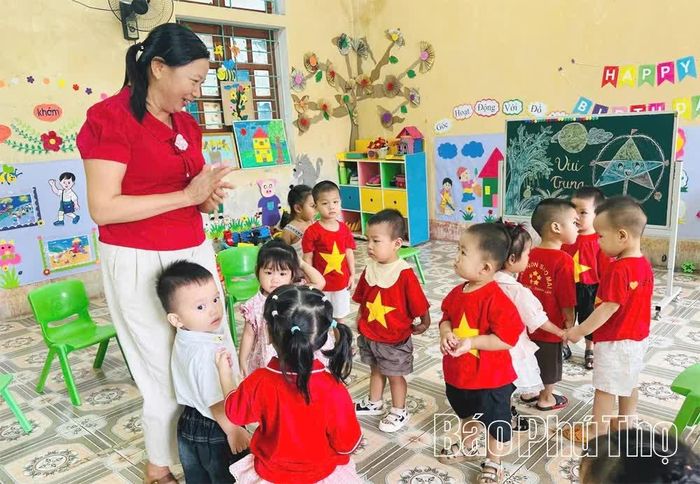 Giờ học nhiều niềm vui của cô và trò Trường Mầm non Hiền Lương, xã Hiền Lương.