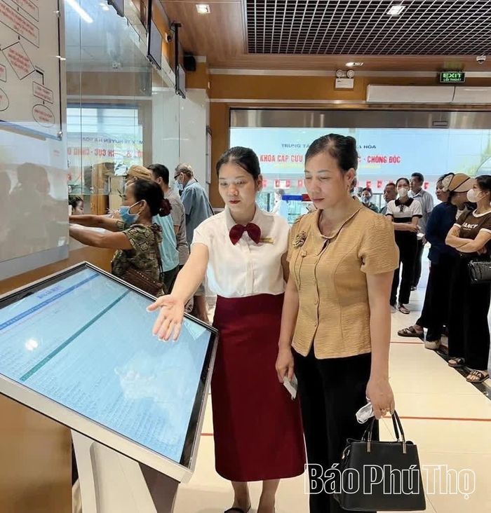 Trung tâm đẩy mạnh chuyển đổi số công khai, minh bạch giá dịch vụ y tế, giúp người bệnh dễ dàng tra cứu thông tin, chủ động lựa chọn và sử dụng dịch vụ.