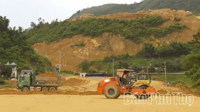 Mặt bằng được bàn giao cho nhà thầu trên hầu hết phạm vi dự án cao tốc Hòa Bình - Mộc Châu, đoạn Km19+000 - Km53+000.