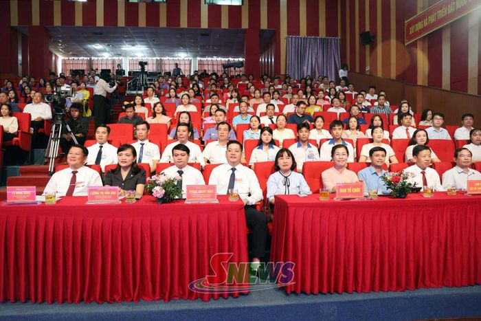 Các đại biểu dự tổng kết và trao giải.