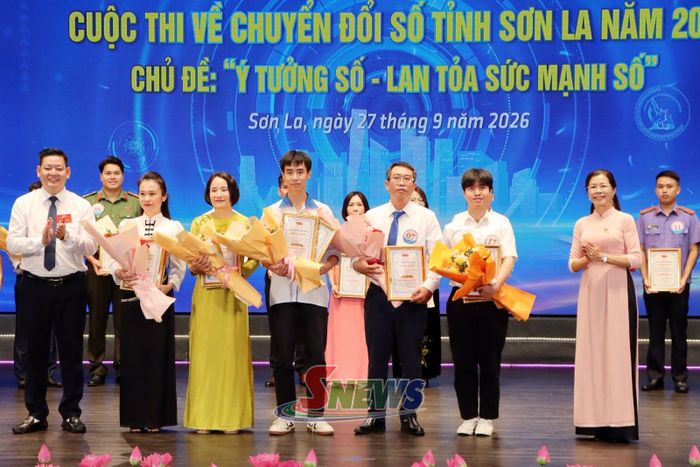 Ban tổ chức cuộc thi trao giải khuyến khích cho các tác giả, nhóm tác giả.