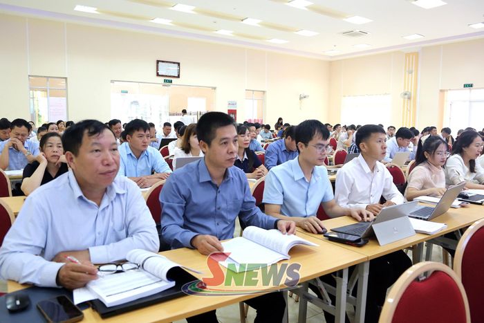 Các đại biểu dự hội nghị.