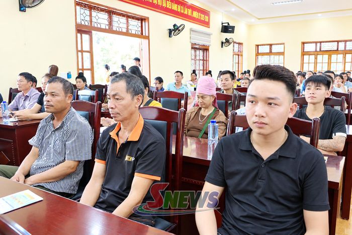 Nông dân xã Chiềng Mung tham dự hội nghị.