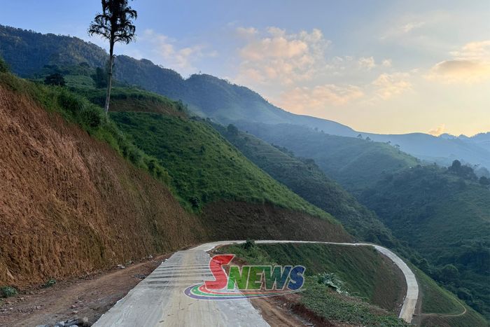 Thi công tuyến đường từ Suối Khang đi Suối Ngang, xã Suối Tọ.