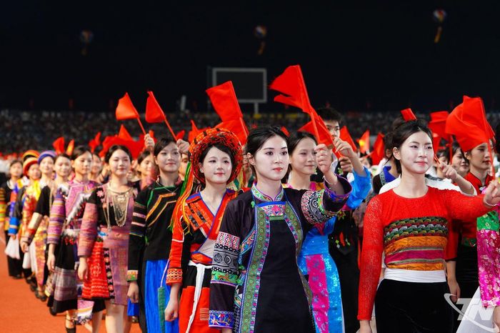 Các khối tham gia diễu hành.