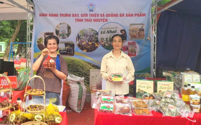 Nhằm tìm kiếm đối tác trong sản xuất, kinh doanh, Liên minh HTX tỉnh Thái Nguyên hỗ trợ các HTX tham gia các hội chợ xúc tiến thương mại trong, ngoài tỉnh.