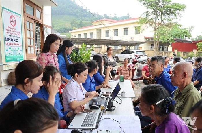 Trạm Y tế xã Thượng Minh tổ chức khám sức khỏe miễn phí cho người dân.
