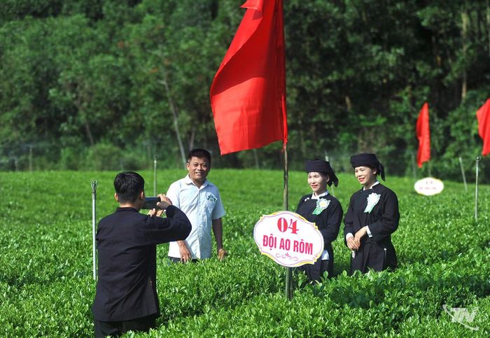 Các đội thi cũng không quên ghi lại khoảnh khắc đẹp.