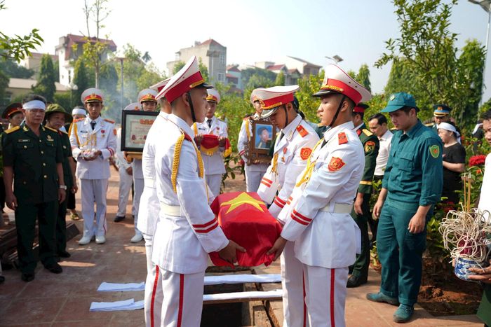 Xã Đan Phượng trang trọng tổ chức lễ truy điệu liệt sĩ Nguyễn Xuân Ngọc. Ảnh: Ngân Nguyễn.