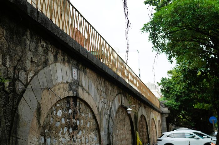 Các ô vòm đánh dấu từ 2 đến 131, lắp ghép bằng đá hộc. Mỗi ô vòm có diện tích khoảng 16m², bề rộng tương đương nhau, chiều cao dao động 2–6m tùy đoạn.