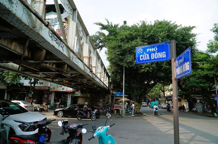 Sau hơn 100 năm khai thác, nhiều vòm dẫn đã bị phong hóa, xuất hiện các vết nứt ở đỉnh và thân vòm. Trong giai đoạn 1969-1983, ngành đường sắt đã tiến hành gia cố bên trong, xây bít 124/126 vòm đá nhằm bảo đảm an toàn chạy tàu. 