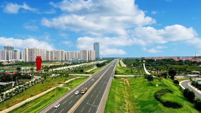 Các tuyến cao tốc được đầu tư đã và đang mở rộng không gian phát triển mới cho các địa phương dọc tuyến (Trong ảnh: cao tốc Hà Nội - Hải Phòng).